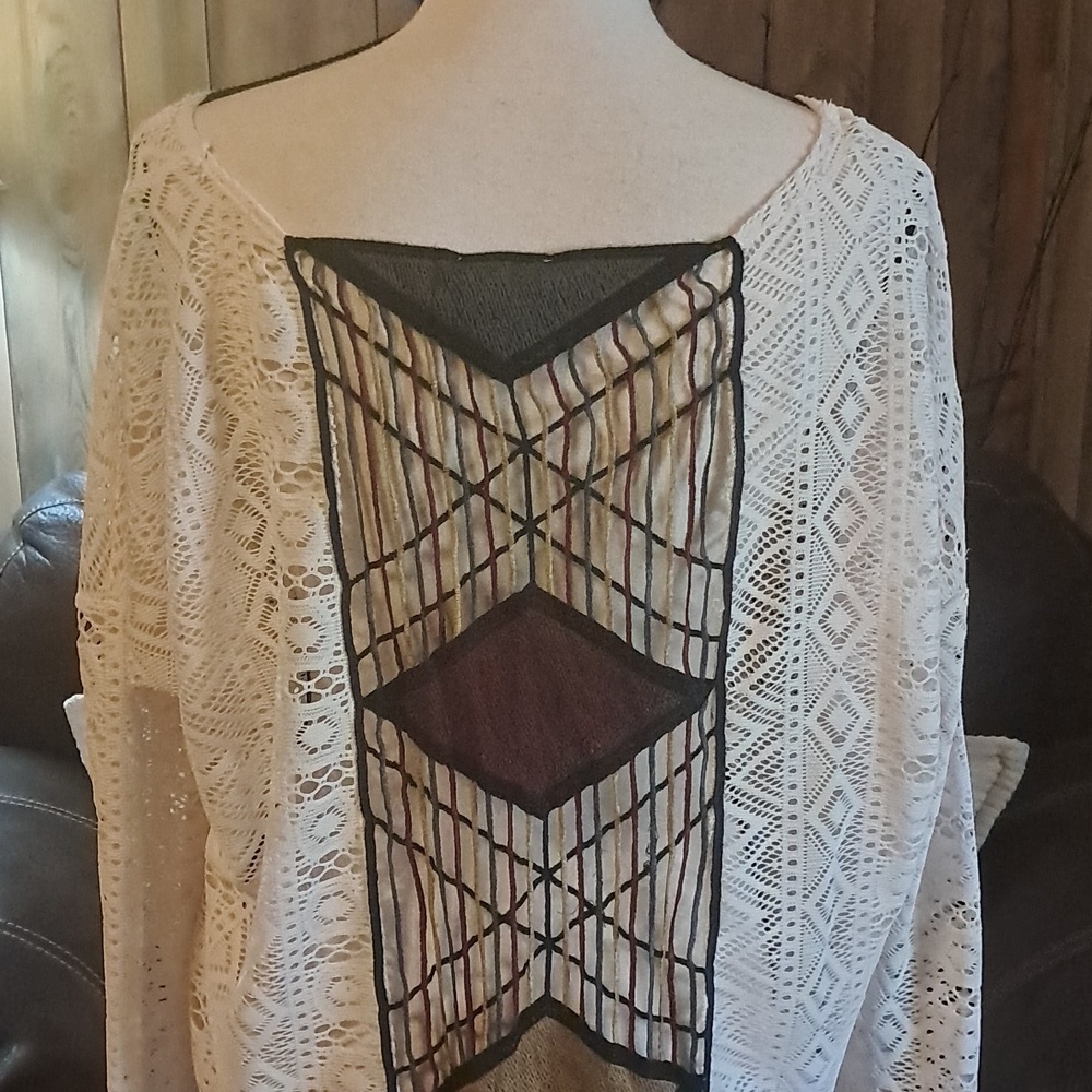 Daytrip Women's Lace Blouse with Geometric Design Size S Aztec Southwestern - Picture 5 of 7